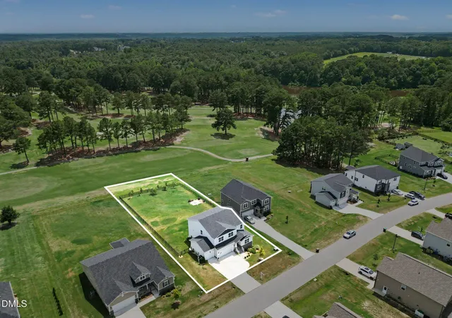 3rd image of 608 Barbour Farm Ln, Four Oaks, NC 27524 | MLS# 10179348