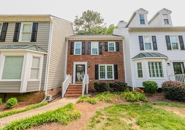 Homes for sale in Raleigh, NC | 5012 Lancashire Dr, Raleigh, NC 27613 | MLS# 10178812