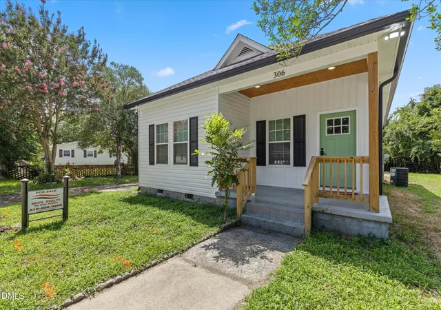 Photo 3 of Sale Pending at 306 Martin Luther King Jr Dr, Smithfield, NC 27577 | MLS# 10179846 | Listing updated on 2026-08-01