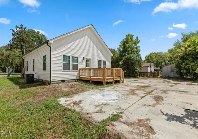 Photo 4 of Sale Pending at 306 Martin Luther King Jr Dr, Smithfield, NC 27577 | MLS# 10179846 | Listing updated on 2026-08-01