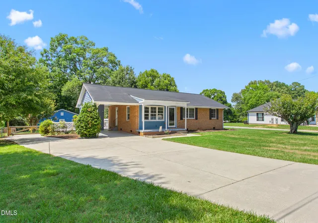 Homes for sale in Burlington, NC | 2315 Lacy St, Burlington, NC 27215 | MLS# 10178424