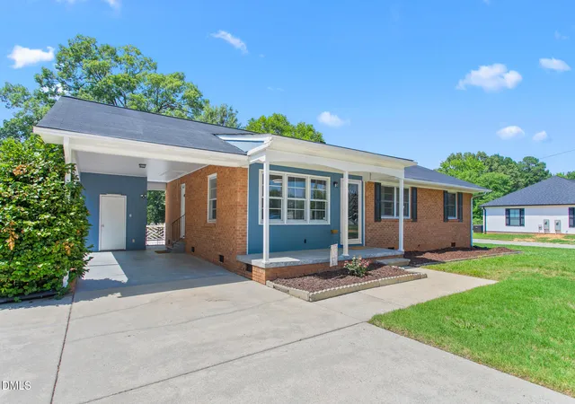 Homes for sale in Burlington, NC | 2315 Lacy St, Burlington, NC 27215 | MLS# 10178424