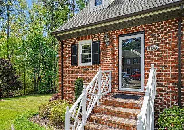 Homes for sale in Sanford, NC | 508 Olde Towne Dr, Sanford, NC 27330 | MLS# 764758