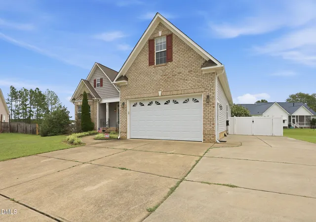 Photo 3 of Single family home for sale at 166 Creekwood Cir, Smithfield, NC 27577 | MLS# 10180129 | Listing updated on 2026-10-04