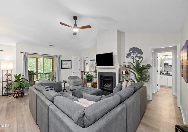 Photo 4 of Sale Pending at 4022 Wellington Ridge Loop, Cary, NC 27518 | MLS# 10179062 | Listing updated on 2026-09-16