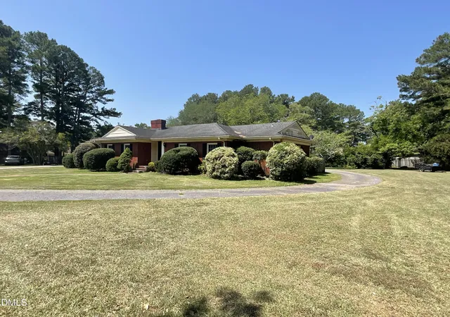 3rd image of 1206 E Cumberland St, Dunn, NC 28334 | MLS# 10182796