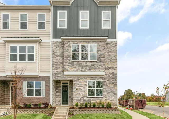 Photo 1 of Sale Pending at 810 Washington St, Fuquay Varina, NC 27526 | MLS# 10178500 | Listing updated on 2026-09-21