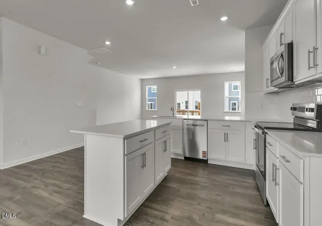 Photo 3 of Sale Pending at 810 Washington St, Fuquay Varina, NC 27526 | MLS# 10178500 | Listing updated on 2026-09-21