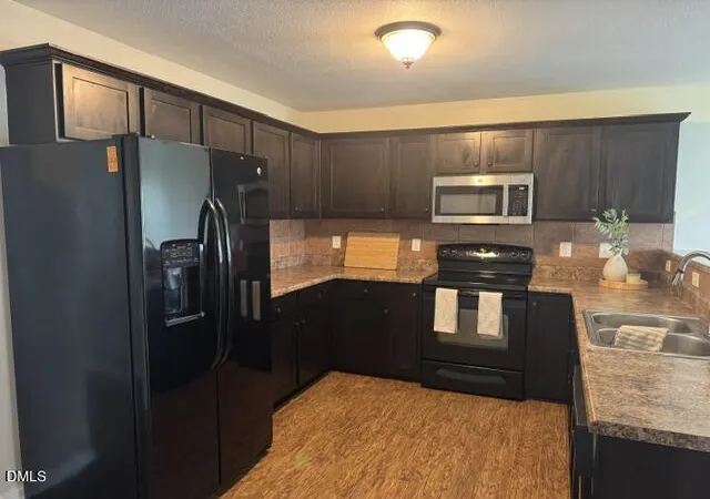 Photo 3 of Sale Pending at 1204 Piper Ct, Hope Mills, NC 28348 | MLS# 10179891 | Listing updated on 2026-08-27