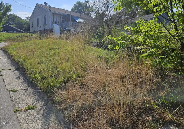 3rd image of 102 S Benjamine St, Durham, NC 27703 | MLS# 10178543