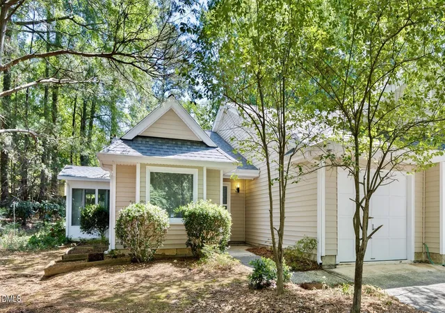 1st image of 101 Standish Dr, Chapel Hill, NC 27517 | MLS# 10179388