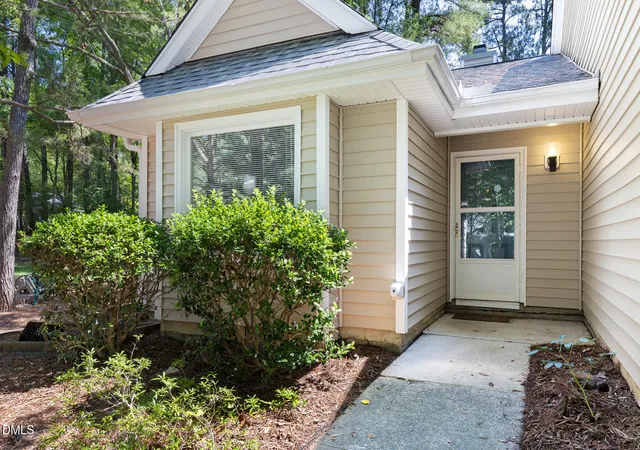 3rd image of 101 Standish Dr, Chapel Hill, NC 27517 | MLS# 10179388