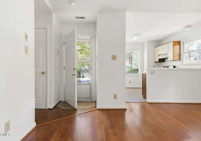 4th image of 101 Standish Dr, Chapel Hill, NC 27517 | MLS# 10179388