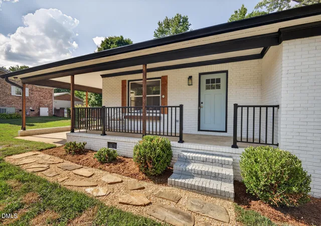 2nd image of 539 Riddle Ave, Hillsborough, NC 27278 | MLS# 10179411