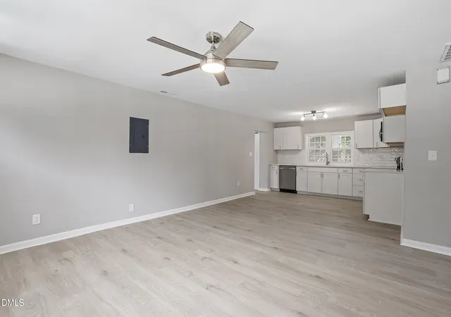 4th image of 604 E Townsend St, Dunn, NC 28334 | MLS# 10179245