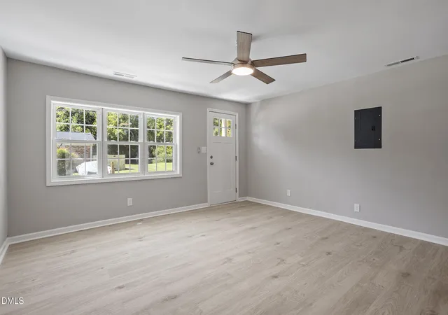 5th image of 604 E Townsend St, Dunn, NC 28334 | MLS# 10179245