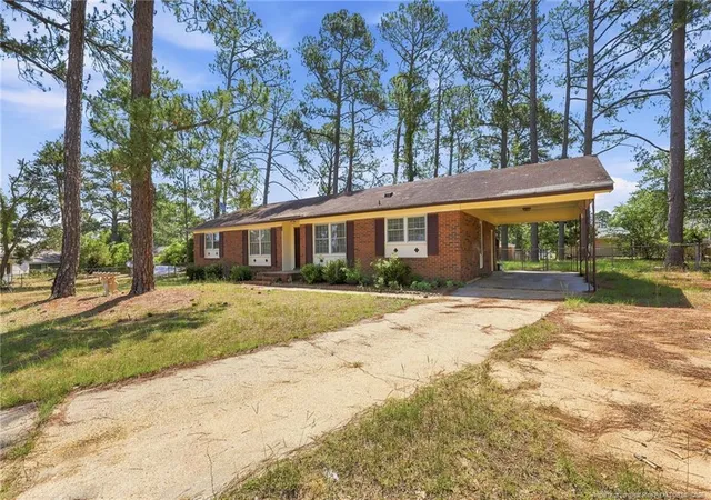 Photo 2 of Single family home for sale at 5805 Cold Harbor Ct, Fayetteville, NC 28304 | MLS# 765636 | Listing updated on 2026-07-30