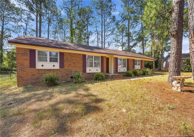 Photo 3 of Single family home for sale at 5805 Cold Harbor Ct, Fayetteville, NC 28304 | MLS# 765636 | Listing updated on 2026-07-30