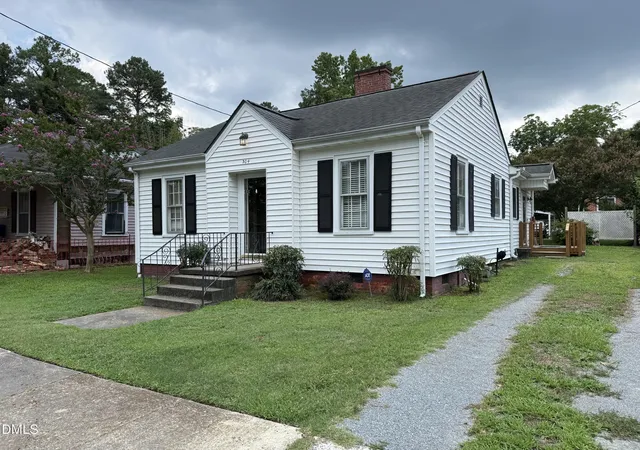 Homes for sale in Smithfield, NC | 304 E Woodall St, Smithfield, NC 27577 | MLS# 10178749