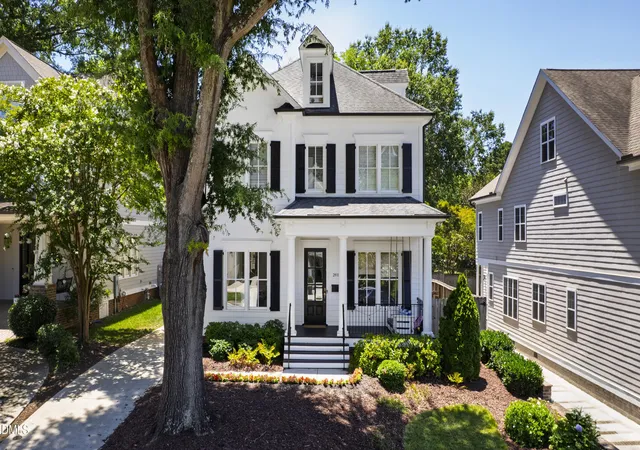 Photo 1 of Single family home for sale at 2615 Davis St, Raleigh, NC 27608 | MLS# 10178766 | Listing updated on 2026-09-15