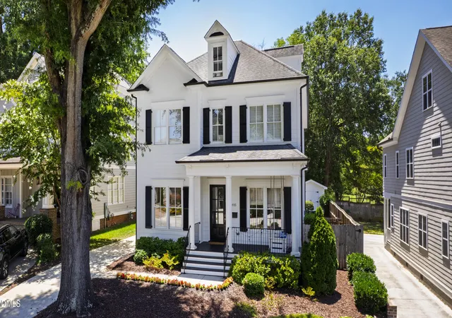 Photo 2 of Single family home for sale at 2615 Davis St, Raleigh, NC 27608 | MLS# 10178766 | Listing updated on 2026-09-15