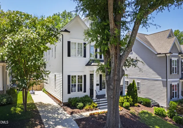 Photo 3 of Single family home for sale at 2615 Davis St, Raleigh, NC 27608 | MLS# 10178766 | Listing updated on 2026-09-15