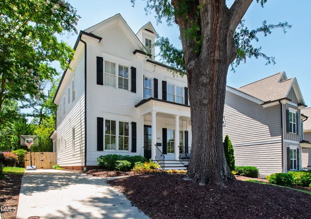 Photo 4 of Single family home for sale at 2615 Davis St, Raleigh, NC 27608 | MLS# 10178766 | Listing updated on 2026-09-15
