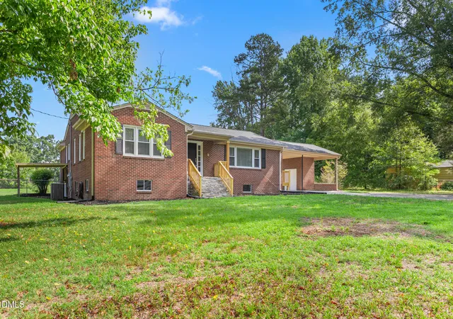 Homes for sale in Gibsonville, NC | 5819 Scarlet Oak Dr, Gibsonville, NC 27301 | MLS# 10178814