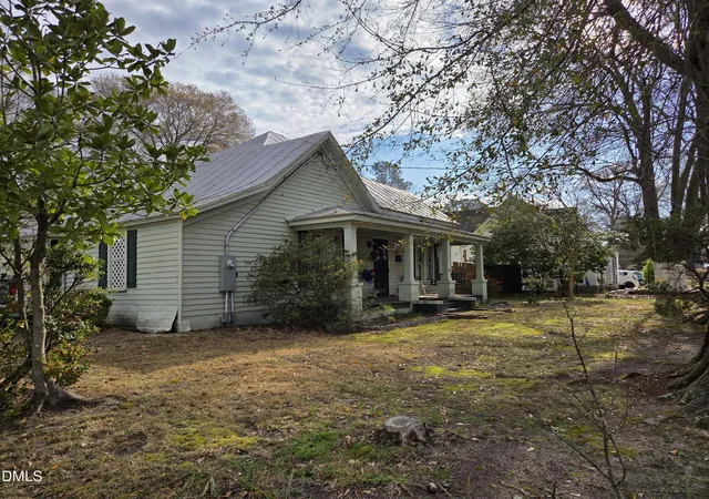 Homes for sale in Selma, NC | 812 W Anderson St, Selma, NC 27576 | MLS# 10178833