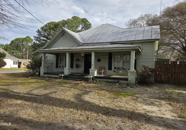 Homes for sale in Selma, NC | 812 W Anderson St, Selma, NC 27576 | MLS# 10178833