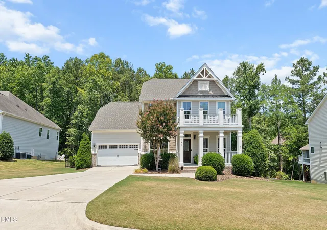 Photo 3 of Single family home for sale at 147 S Farnleigh Dr, Chapel Hill, NC 27517 | MLS# 10178914 | Listing updated on 2026-09-17