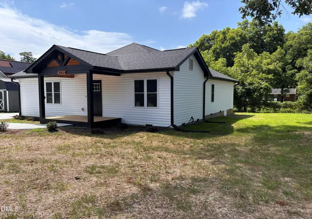 Photo 1 of Single family home for sale at 402 Poplar St, Graham, NC 27253 | MLS# 10179466 | Listing updated on 2026-09-08