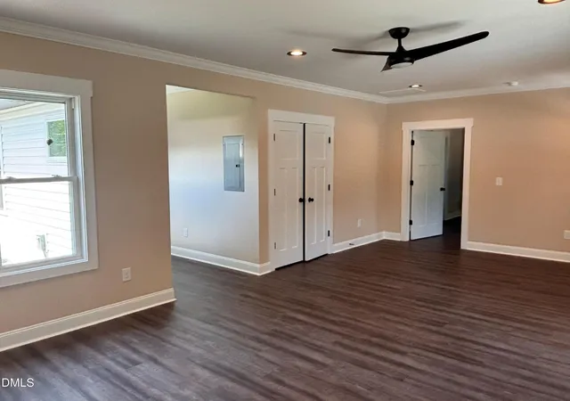 Photo 4 of Single family home for sale at 402 Poplar St, Graham, NC 27253 | MLS# 10179466 | Listing updated on 2026-09-08