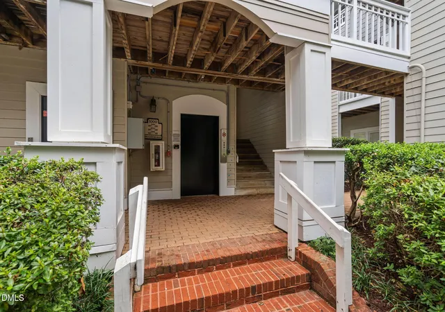 2nd image of 1000 Brighthurst Dr, Raleigh, NC 27605