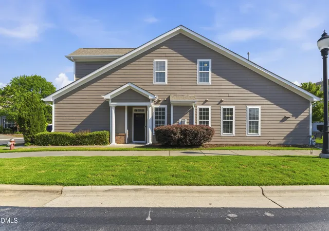 Photo 4 of Townhouse for sale at 10100 Barnhart Way, Raleigh, NC 27617 | MLS# 10179379 | Listing updated on 2026-09-11