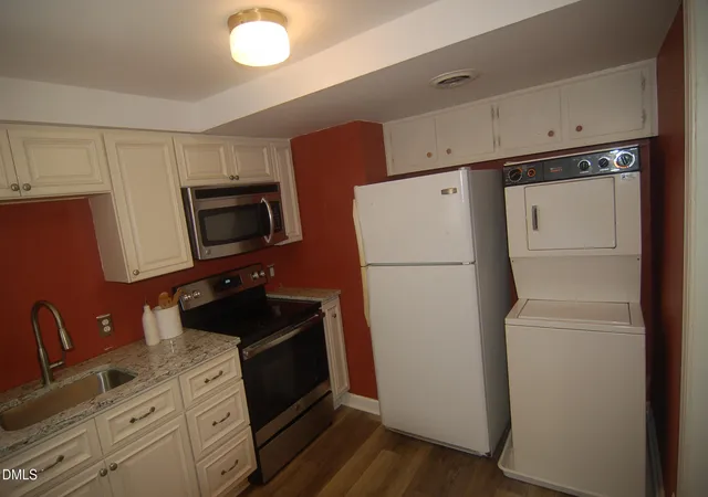 Listing Photo 4 - Condo for sale in building located at 1922 Smallwood Dr, Raleigh, NC 27605 - Unit #5
