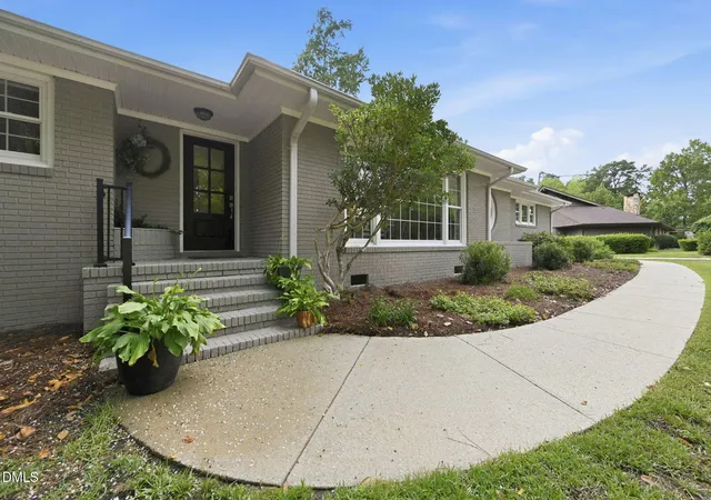 3rd image of 406 Country Club Dr, Jacksonville, NC 28546 | MLS# 10181416