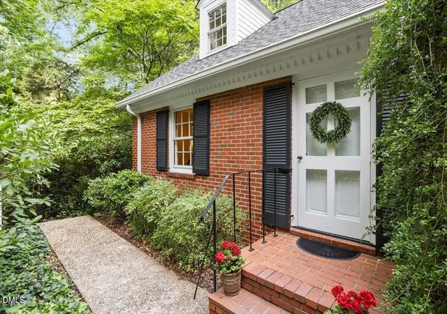Photo 2 of Sale Pending at 416 Brookside Dr, Chapel Hill, NC 27516 | MLS# 10180336 | Listing updated on 2026-09-15