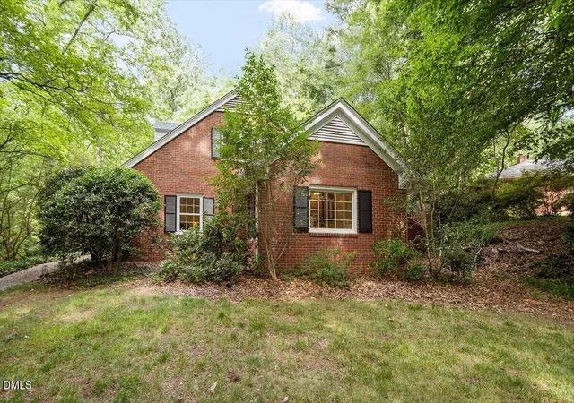 Photo 3 of Sale Pending at 416 Brookside Dr, Chapel Hill, NC 27516 | MLS# 10180336 | Listing updated on 2026-09-15