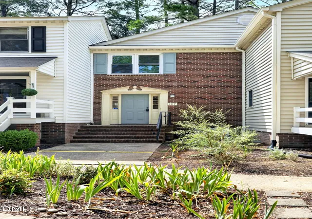 Homes for sale in Chapel Hill, NC | 107 Sully Ct, Chapel Hill, NC 27514 | MLS# 10179309