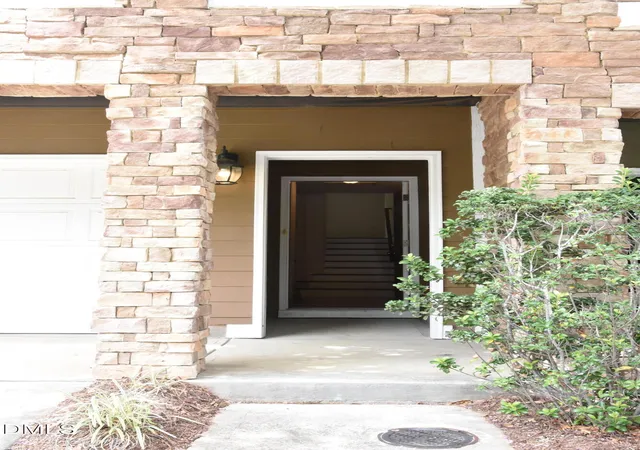 Photo 3 of Townhouse for sale at 882 Queen City Crescent, Apex, NC 27523 | MLS# 10181789 | Listing updated on 2026-09-20