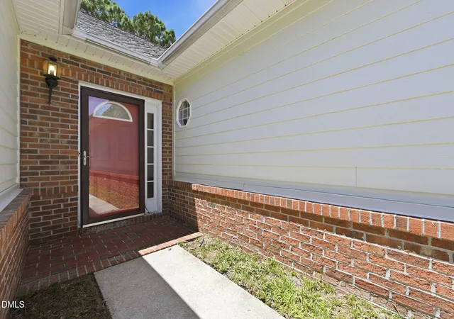 Photo 4 of Sale Pending at 1107 Ml Run Rd, Sneads Ferry, NC 28460 | MLS# 10180477 | Listing updated on 2026-09-08