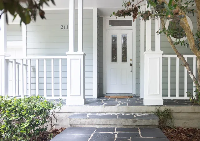 Photo 1 of Single family home for sale at 211 Oxford Hills Dr, Chapel Hill, NC 27514 | MLS# 10179495 | Listing updated on 2026-07-18