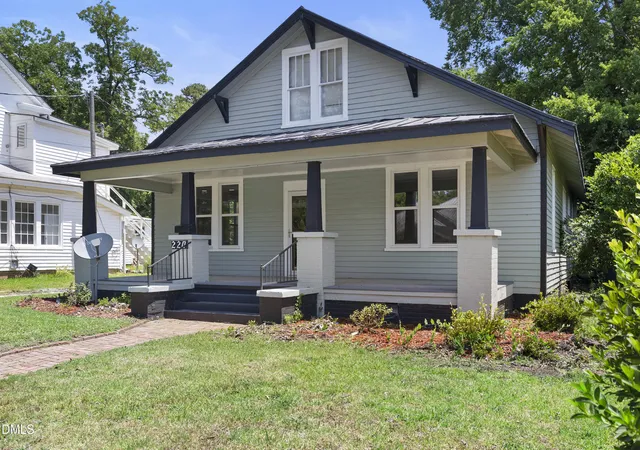 2nd image of 220 Beaman St, Clinton, NC 28328 | MLS# 10179509