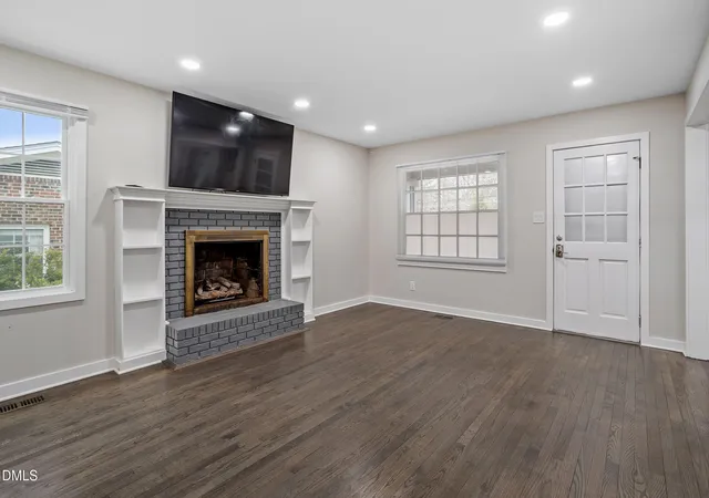 3rd image of 305 E Millbrook Rd, Raleigh, NC 27609 | MLS# 10179210