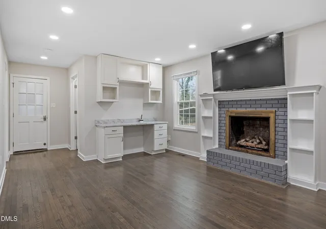 4th image of 305 E Millbrook Rd, Raleigh, NC 27609 | MLS# 10179210