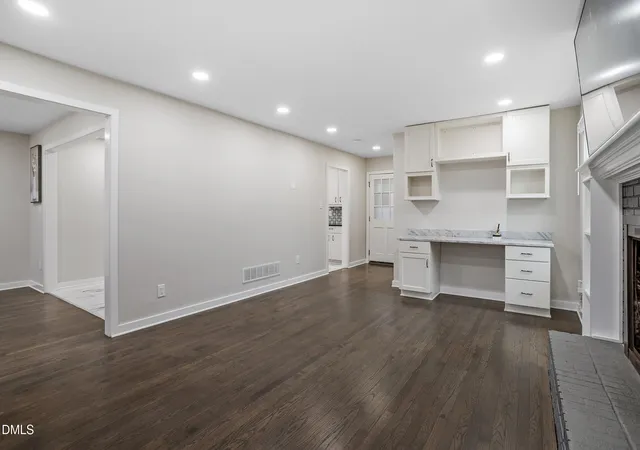 5th image of 305 E Millbrook Rd, Raleigh, NC 27609 | MLS# 10179210