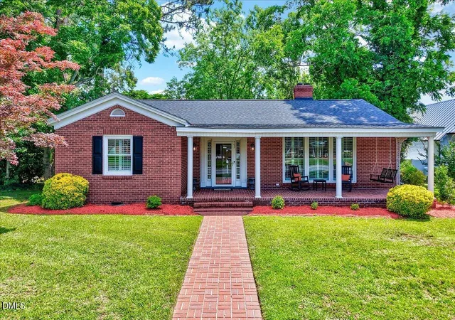 1st image of 402 N Main St, Four Oaks, NC 27524 | MLS# 10179480