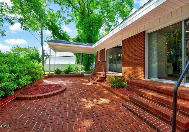 4th image of 402 N Main St, Four Oaks, NC 27524 | MLS# 10179480