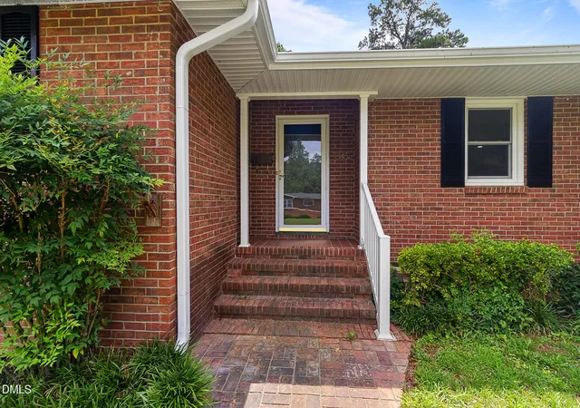 Photo 2 of Single family home for sale at 1113 S 2nd Street, Smithfield, NC 27577 | MLS# 10179871 | Listing updated on 2026-09-15